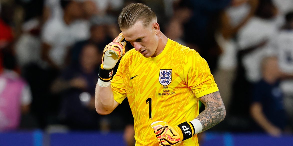 Forget Pickford: Everton's "monster" should be next captain after Tarkowski