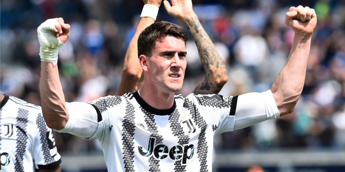 Chelsea hold Stamford Bridge talks over Serie A striker Dusan Vlahovic