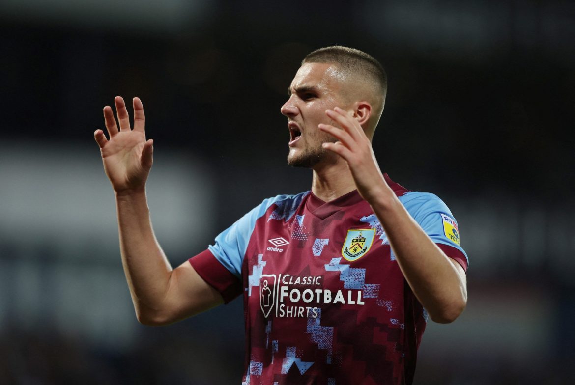Wolves join race to sign Harwood-Bellis