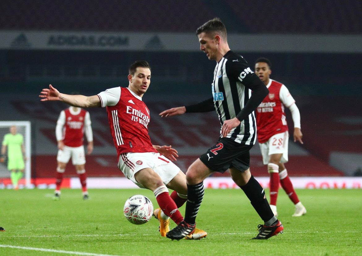 Ciaran Clark signs new Newcastle contract